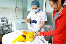 Tiêm vaccine viêm gan B sơ sinh tại Trung tâm Y tế huyện Đắk Đoa, Gia Lai. 