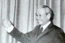 Tư thế và nụ cười Xuân Thủy. (Ảnh tư liệu)