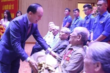 Quận Hai Bà Trưng, Hà Nội trao tặng Huy hiệu Đảng đợt 19/5.