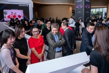 Khách hàng trải nghiệm dịch vụ của Techcombank tại sự kiện công nghệ vừa qua.