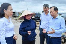 Đoàn công tác đã tới thăm, chia sẻ và động viên đối với một số hộ dân nuôi trồng thuỷ sản tại thị xã Quảng Yên (Quảng Ninh) bị ảnh hưởng nặng nề bởi cơn bão số 3.