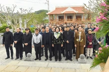 Các đại biểu tham dự buổi lễ. 