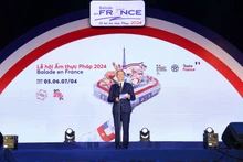Đại sứ Đặc mệnh toàn quyền Cộng hòa Pháp tại Việt Nam Olivier Brochet phát biểu khai mạc lễ hội.