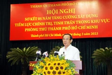 Đồng chí Nguyễn Văn Nên, Ủy viên Bộ Chính trị, Bí thư Thành ủy Thành phố Hồ Chí Minh phát biểu tại hội nghị.