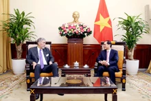 Bộ trưởng Ngoại giao Bùi Thanh Sơn tiếp Tổng Bí thư Đảng Phong trào cánh tả thống nhất, Bộ trưởng chính sách hội nhập khu vực nước Cộng Hòa Dominicana Miguel Mejia.