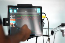Ứng dụng robot công nghệ cao, sử dụng trí tuệ nhân tạo AI sẽ giúp tăng độ chính xác khi hồi phục và giúp thầy thuốc sẽ đưa ra chỉ định phù hợp.
