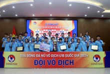 Hà Nội nâng cao cúp vô địch Giải bóng đá nữ vô địch U16 quốc gia 2024. (Ảnh: VFF)