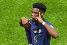 Tiền vệ Pháp Aurelien Tchouameni ăn mừng bàn thắng mở tỷ số trước tuyển Anh trong trận tứ kết World Cup 2022 ngày 10/12. (Ảnh: Reuters)