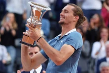 Zverev hạnh phúc bên chức vô địch Rome Masters. (Ảnh: Getty Image)
