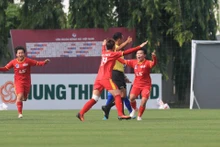 Các cầu thủ TP Hồ Chí Minh I ăn mừng chiến thắng. (Ảnh: Minh Dân)