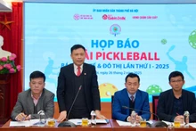 Tổng Biên tập Báo Kinh tế và Đô thị Nguyễn Thành Lợi - Trưởng Ban tổ chức chia sẻ tại buổi họp báo. 