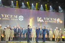 Trao ngọn đuốc truyền thống từ Vicem Sông Thao sang Vicem Hải Phòng