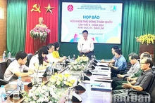Giám đốc Sở Giáo dục và Đạo tạo tỉnh Đắk Lắk Phạm Đăng Khoa, Phó Trưởng Ban Thường trực Ban tổ chức Hội khỏe Phù Đổng toàn quốc lần thứ X, khu vực IV năm 2024 tại tỉnh Đắk Lắk phát biểu tại biểu họp báo.