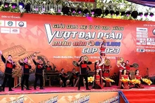 Văn nghệ chào mừng Lễ khai mạc Giải đua xe ô-tô địa hình “Thử thách vượt đại ngàn Buôn Đôn - SaiLun Cup 2023”. 