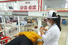 Sau khi bị đánh đập, cô Nh được người nhà đưa đến Trung tâm Y tế huyện Buôn Đôn cấp cứu.