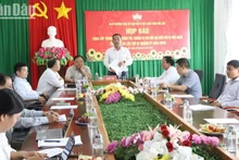 Chủ tịch Ủy ban Mặt trận Tổ quốc Việt Nam tỉnh Đắk Lắk Y Giang Gry Niê Knơng phát biểu tại buổi họp báo.