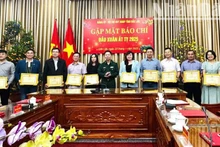 Bộ Chỉ huy Bộ đội Biên phòng tỉnh Đắk Lắk tặng giấy khen cho 15 nhà báo, phóng viên của các cơ quan báo chí Trung ương và địa phương có nhiều đóng góp trong công tác tuyên truyền về biên giới và Bộ đội Biên phòng tỉnh Đắk Lắk năm 2024.