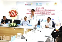 Bác sĩ Chuyên khoa II Võ Minh Thành, Giám đốc Bệnh viện Đại học Y Dược Buôn Ma Thuột phát biểu tại buổi lễ.