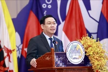 Chủ tịch Quốc hội Vương Đình Huệ phát biểu tại Phiên họp toàn thể thứ nhất AIPA-43. (Ảnh: TTXVN)