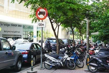 Mức thu phí sử dụng vỉa hè, lòng đường tùy khu vực sẽ có các loại giá khác nhau.