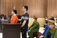 Phiên xét xử 2 bị cáo phạm tội mua bán trái phép chất ma túy.