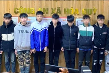 Nhóm thiếu niên có hành vi sản xuất pháo nổ trái phép.