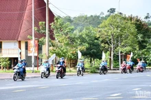 Các cơ quan, đơn vị huyện Tây Giang, tỉnh Quảng Nam diễu hành tuyên truyền phòng, chống tảo hôn và hôn nhân cận huyết thống.