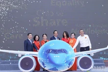 Đại diện các đơn vị thực hiện nghi thức nhấn nút phát động “Tháng hành động vì bình đẳng giới và phòng ngừa, ứng phó với bạo lực trên cơ sở giới năm 2023.