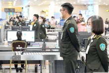 Áp dụng kiểm soát an ninh hàng không cấp độ 1.