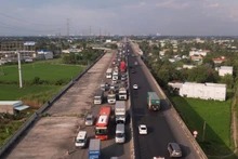 Cao tốc Thành phố Hồ Chí Minh-Trung Lương sau hơn 12 năm khai thác, hiện mỗi ngày có khoảng 52 nghìn lượt xe lưu thông, thường xuyên ùn tắc và hay xảy ra tai nạn giao thông. 