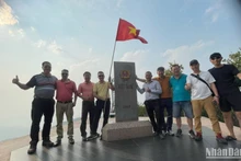 Trên mảnh đất biên cương, lãnh thổ thiêng liêng của Tổ quốc, mỗi người con nước Việt đều dâng lên niềm tự hào.