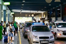 Xử lý nạn taxi “dù” tại sân bay Tân Sơn Nhất