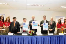 Hãng hàng không Vietjet và Tập đoàn chế tạo máy bay Airbus ký thỏa thuận nguyên tắc mua bán 20 máy bay thân rộng thế hệ mới A330neo. 