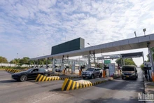 Cảng Hàng không quốc tế Nội Bài đã tổ chức chạy thử giai đoạn 1 đối với 3 làn ra thuộc hệ thống thu phí không dùng tiền mặt và thu tự động không dừng dịch vụ vào/ra, dừng, đỗ tại sân đỗ ô tô Nhà ga T1.