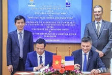 Đại diện Cục Hàng không Việt Nam và Tổng cục Hàng không dân dụng Pháp ký Phụ lục VI của Thỏa thuận hợp tác kỹ thuật.
