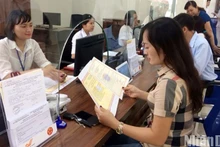 Trung tâm hành chính công tỉnh Hưng Yên phục vụ nhân dân và các đơn vị trên địa bàn tỉnh.