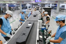 Lao động tại Công ty TNHH Bumjin Electronics Vina, Hàn Quốc, tại Quảng Ninh. (Ảnh: THÀNH ĐẠT)
