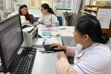 Khám bệnh cho người dân tại Bệnh viện đa khoa huyện Bắc Hà, Lào Cai. (Ảnh nhandan.vn)