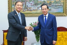 Bộ trưởng Lao động-Thương binh và Xã hội Đào Ngọc Dung tiếp Chủ tịch Cơ quan Hợp tác quốc tế Hàn Quốc. (Ảnh: Molisa)