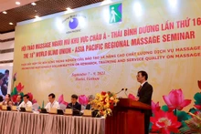 Chủ tịch Hội Người mù Việt Nam Phạm Viết Thu phát biểu tại hội thảo.