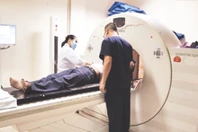 Máy móc y tế phục vụ công tác khám, chữa bệnh cho nhân dân luôn ở trong tình trạng quá tải.
