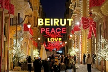 Đường phố thủ đô Beirut của Liban được trang hoàng rực rỡ đón Giáng sinh. (Nguồn: THX/TTXVN)