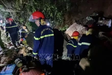 Việc cứu nạn, cứu hộ gặp nhiều khó khăn do vị trí hang động bị sập có địa hình hiểm trở.