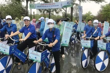 Đoàn viên, thanh niên đạp xe tuần hành Hưởng ứng Chiến dịch Làm cho thế giới sạch hơn năm 2024.