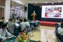 Báo cáo viên trình tại hội thảo.