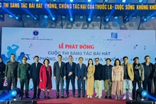 Các đại biểu chụp ảnh lưu niệm tại Lễ phát động Cuộc thi.