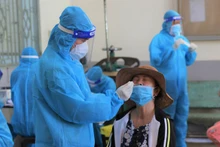 Lấy mẫu xét nghiệm Covid-19