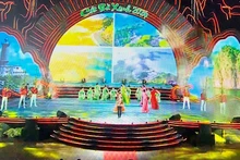 Chương trình nghệ thuật Cát Bà xanh là điểm nhấn của Lễ hội truyền thống Cát Hải.