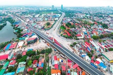 Cầu vượt tại nút giao Cơ Điện đã sẵn sàng cho xe ô-tô lưu thông qua lại.