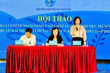Đại diện Trung ương Hội Liên hiệp Phụ nữ Việt Nam, Hội Phụ nữ Hải Phòng và Ban Quản lý Khu Kinh tế Hải Phòng chủ trì Hội thảo.